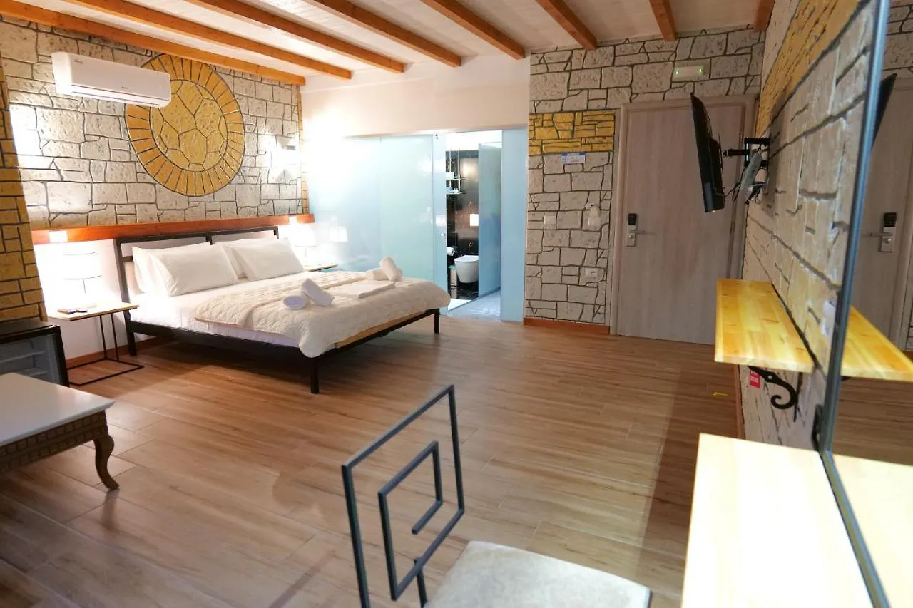 Oceanic Overview Suites Саранда 4*,