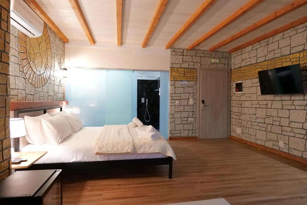 Oceanic Overview Suites Саранда