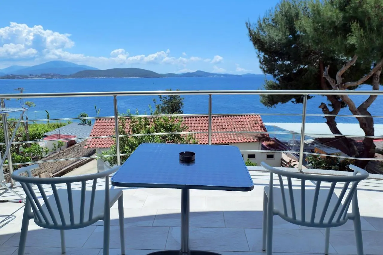 Oceanic Overview Suites Саранда 4*,
