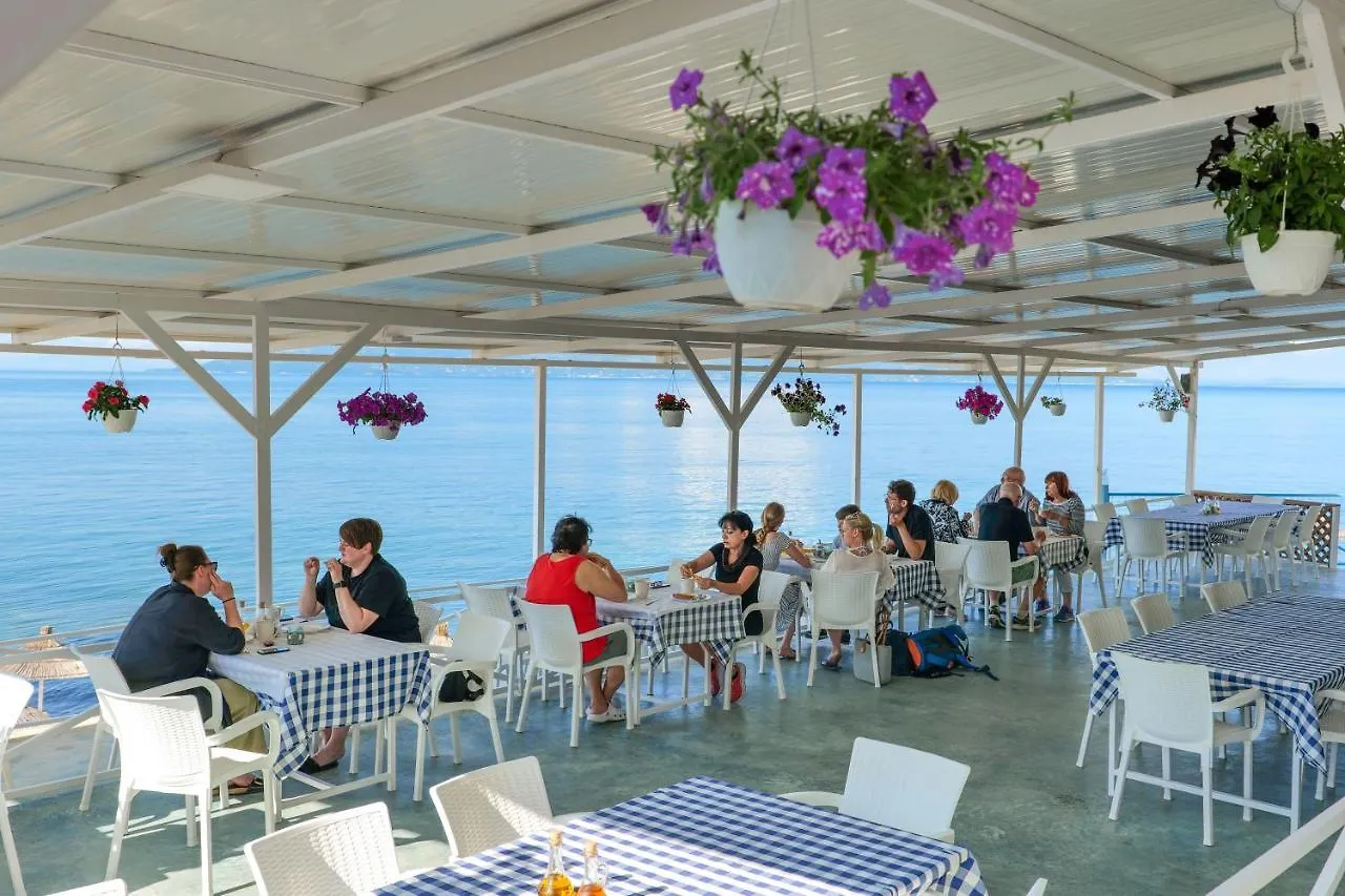 Oceanic Overview Suites Саранда Отель